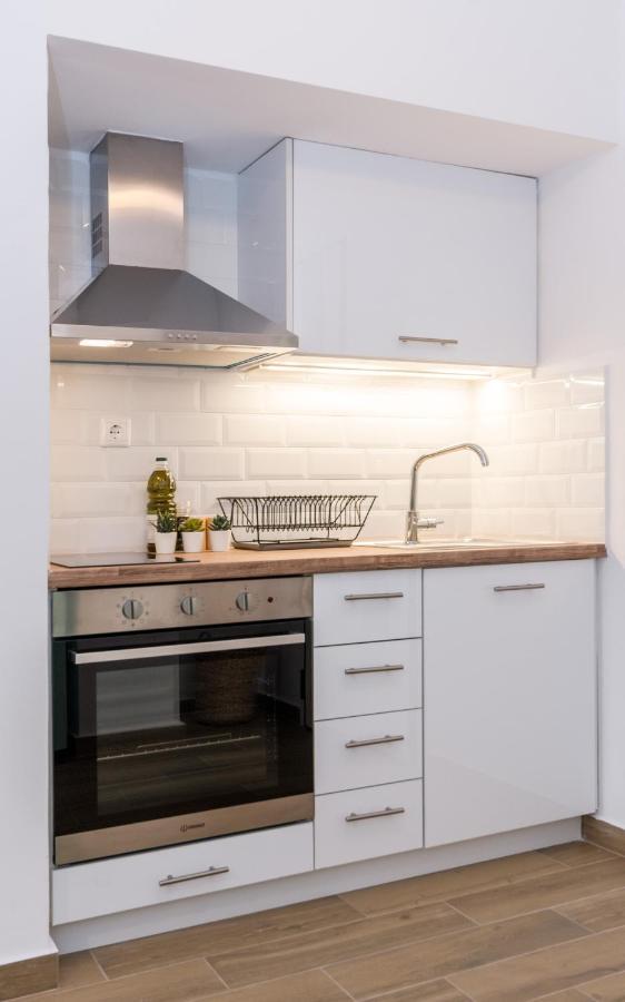 Wide Comfy Studio Apartment Centrally Located In Thissio Athen Exterior foto