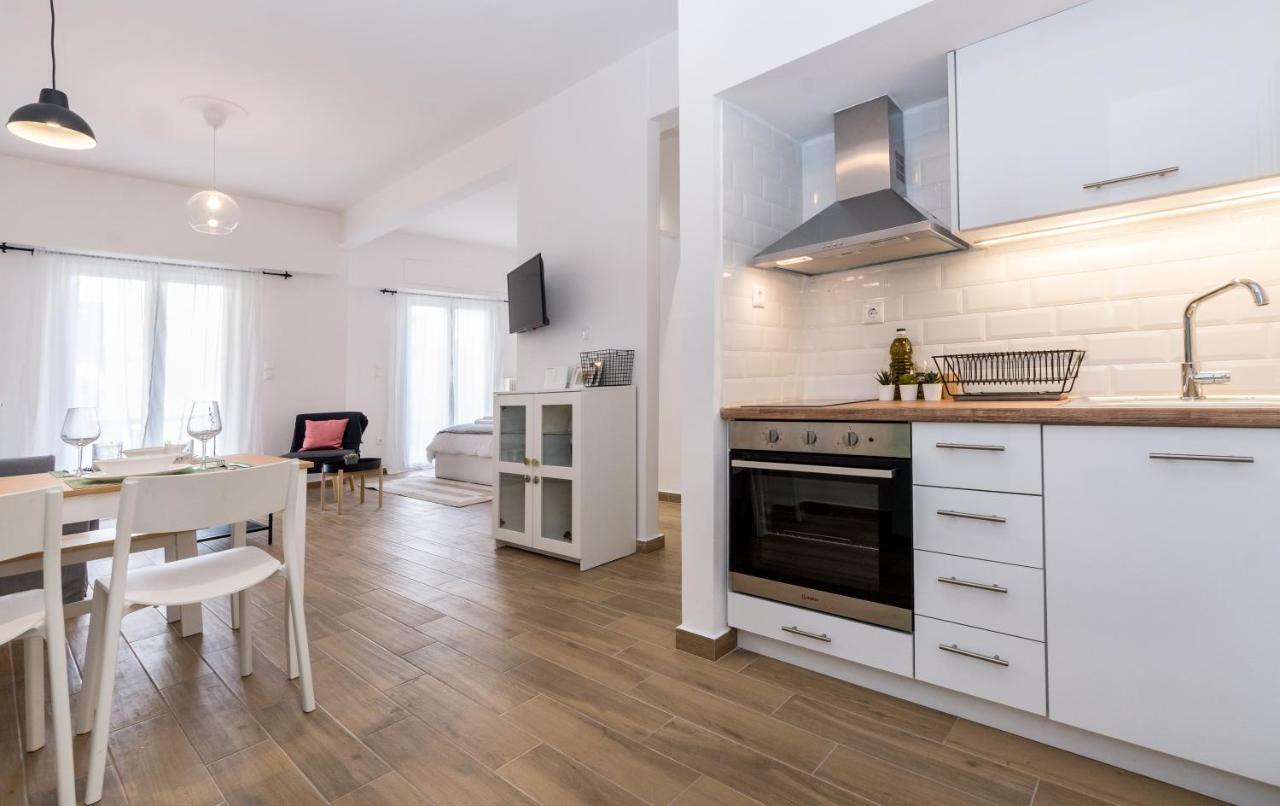 Wide Comfy Studio Apartment Centrally Located In Thissio Athen Exterior foto